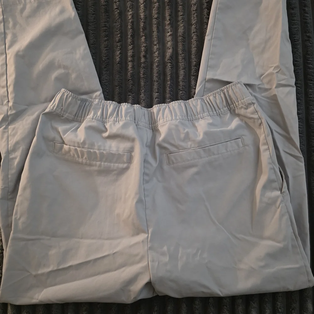 Nike Light Gray Drawstring Jogger Pants - Picture 2 of 3